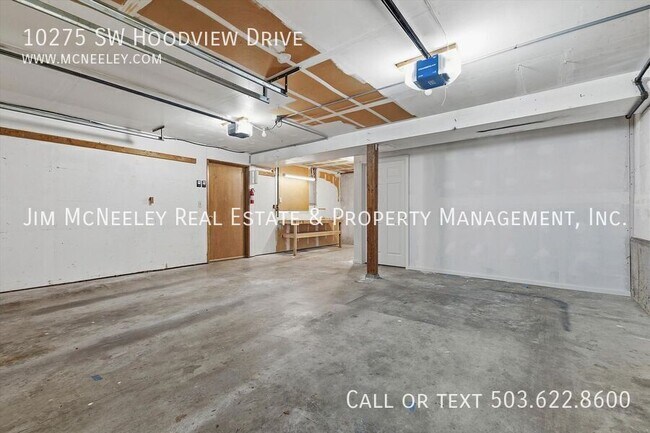 Building Photo - 10275 SW Hoodview Dr
