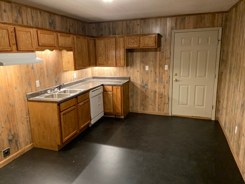 Building Photo - 614 N 13th Ave