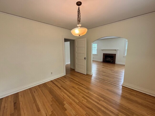 Building Photo - Charming 2 Bedroom 1 Bath House
