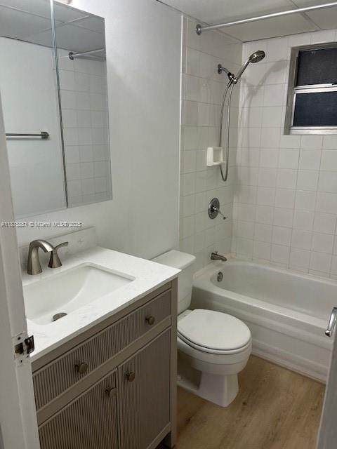 Building Photo - 633 S Royal Poinciana Blvd