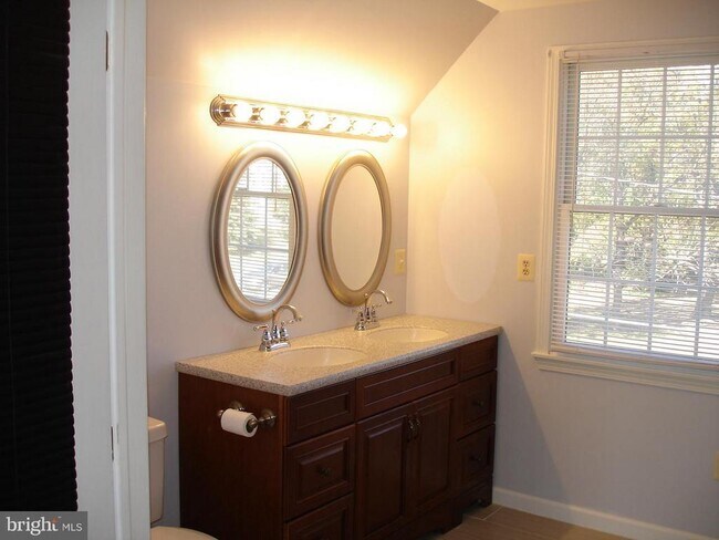 Building Photo - 1219 Bayside Rd