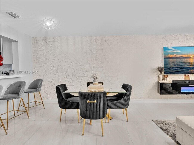 Building Photo - 6747 Sienna Club Dr