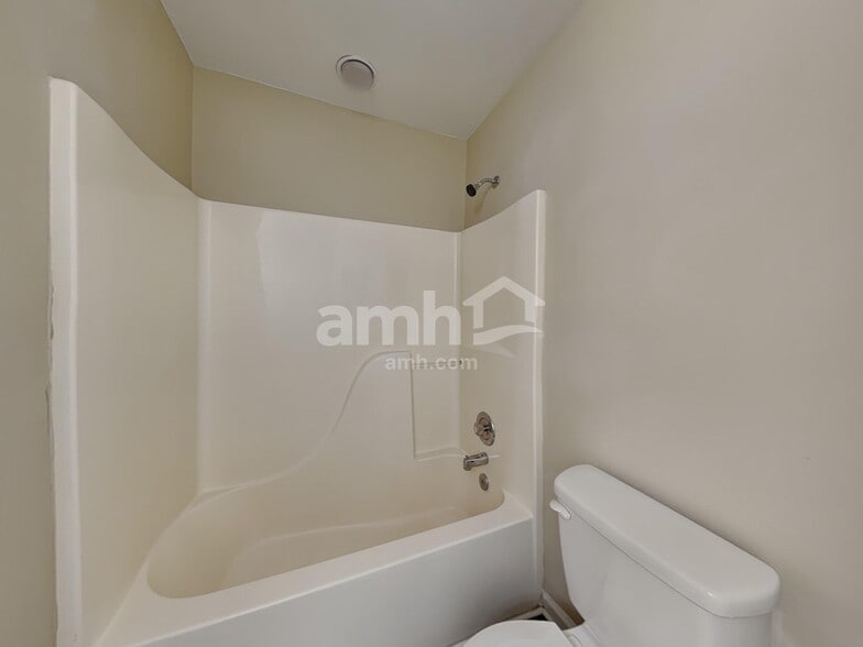 Building Photo - 1 Rosebank Ct