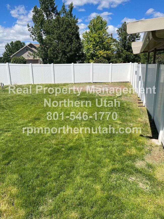 Building Photo - Stunning 4 Bedroom House in Layton Coming ...