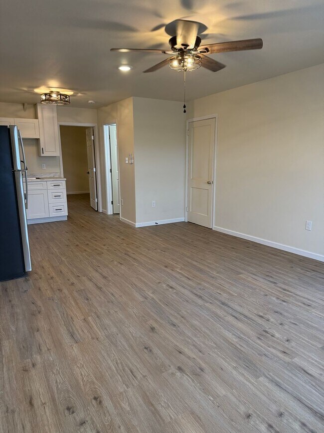 Building Photo - Renovated Apartments on Main Street in Myersville