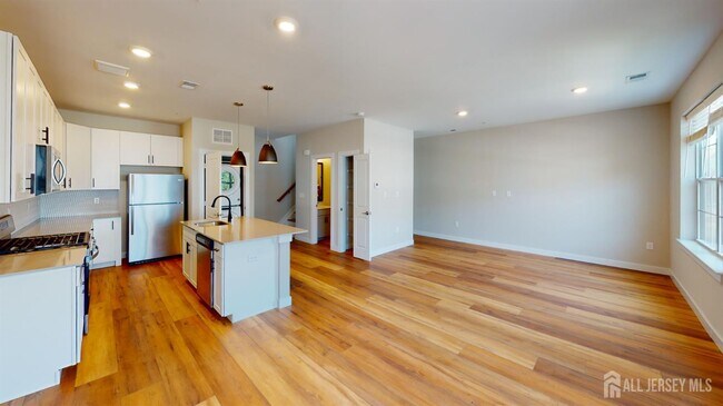 Building Photo - 911 Fernandez Ct