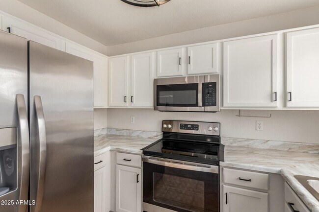 Building Photo - 6932 S Russet Sky Way