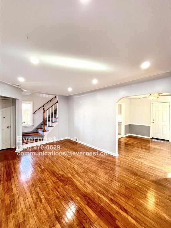 Building Photo - 18514 Manor