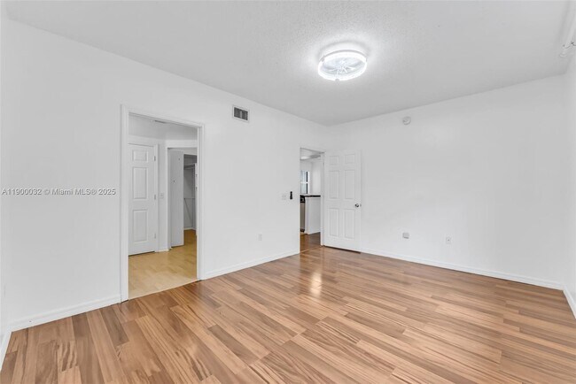 Building Photo - 2464 Centergate Dr