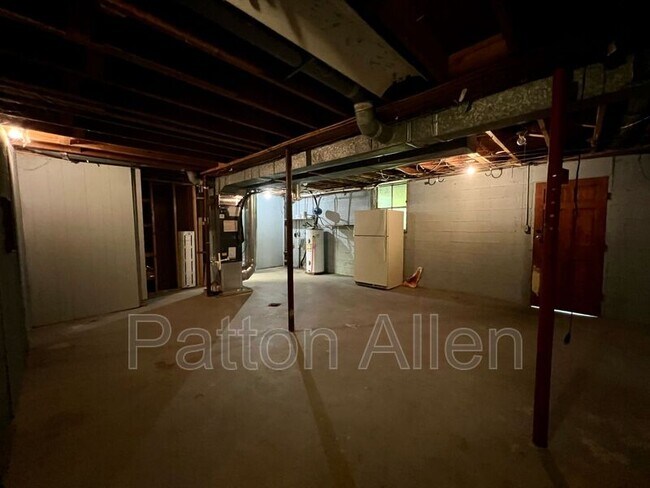 Building Photo - 14 Friendly Hollow