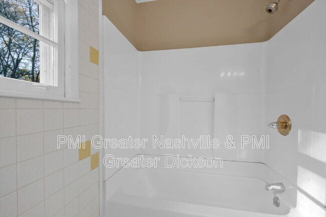 Building Photo - 385 Bonnavale Dr