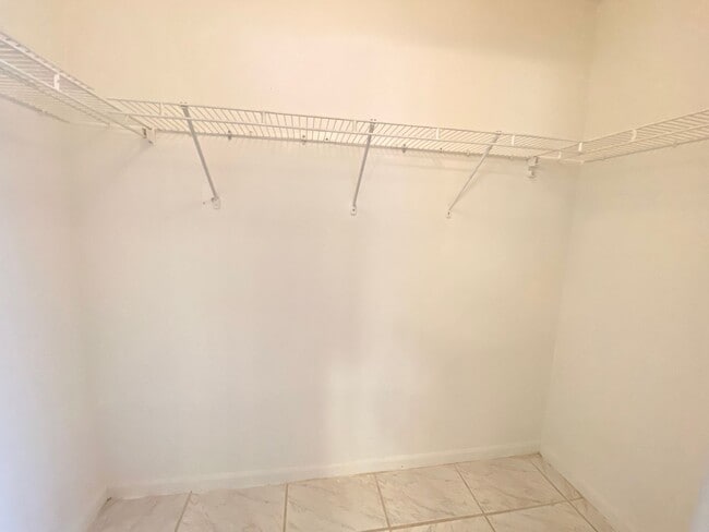 Building Photo - TWO BEDROOM W/ BONUS ROOM - Move In Ready