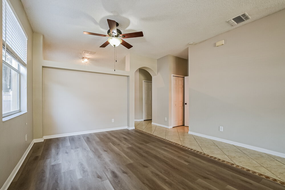 Building Photo - 13761 Meadowpark Ave