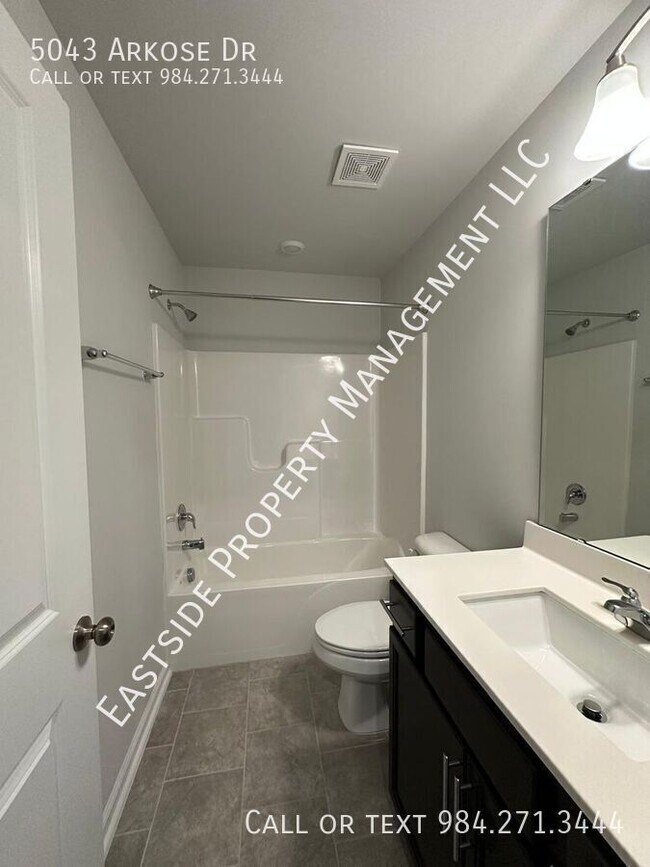 Building Photo - 5043 Arkose Dr
