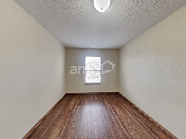 Building Photo - 10525 Kensil St