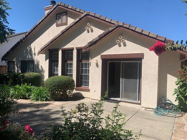 Building Photo - Paradise Valley Home!