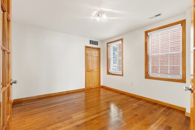 Building Photo - 609-611-611 Dorchester Ave