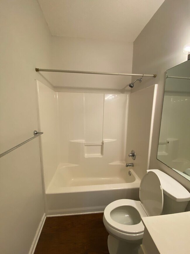 Building Photo - 3 miles to Wrightsville Beach! 1 Block fro...