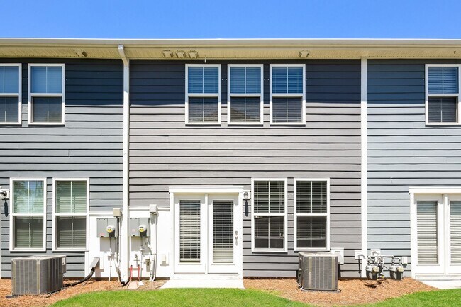 Building Photo - 438 Trotters Ln