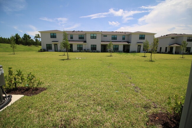 Building Photo - 14050 SW Thorens Dr