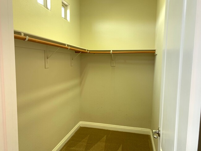 Building Photo - Four Bedrooms, Loft, and Downstairs Bedroo...