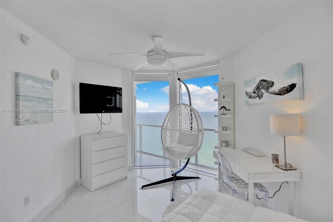 Building Photo - 16699 Collins Ave