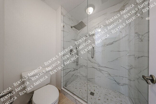 Building Photo - 532 E Stonebridge Dr