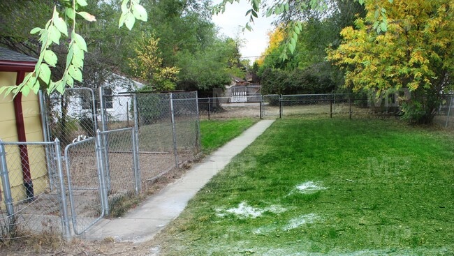 Building Photo - 1317 W Mulberry St