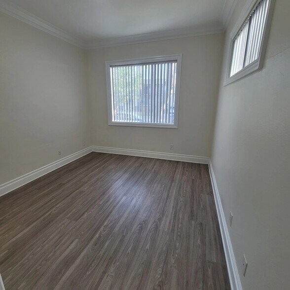 Building Photo - 2669 S Barrington Ave