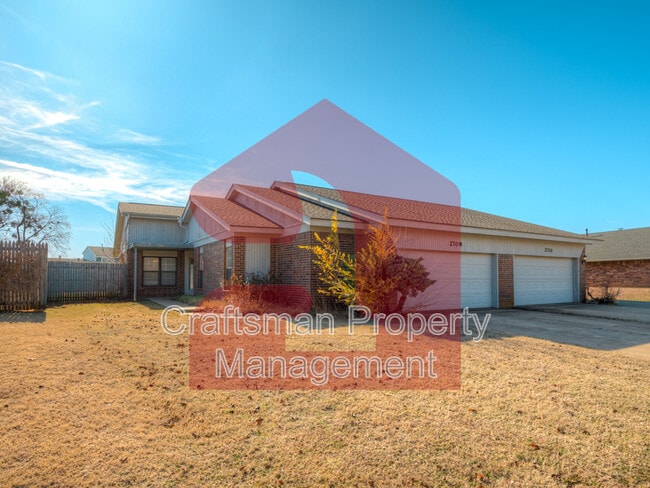 Building Photo - 2708 Silvertree Dr