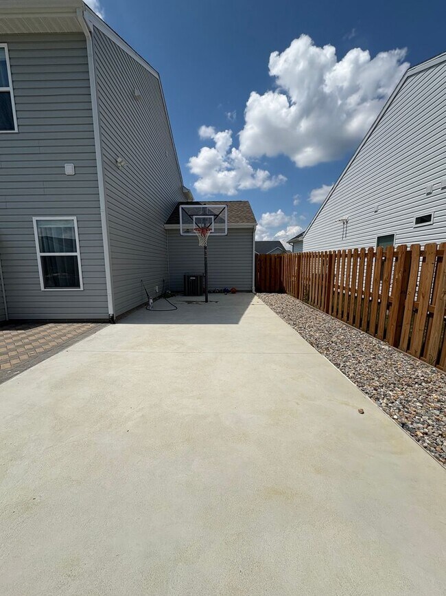 Building Photo - 4 Bed Lafayette Home with Master Retreat, Entertainers Kitchen, & Fenced-In Backyard!