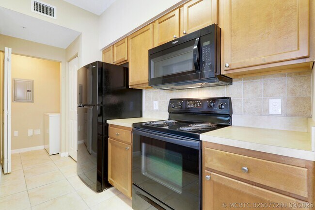 Building Photo - 9211 Myrtlewood Cir W