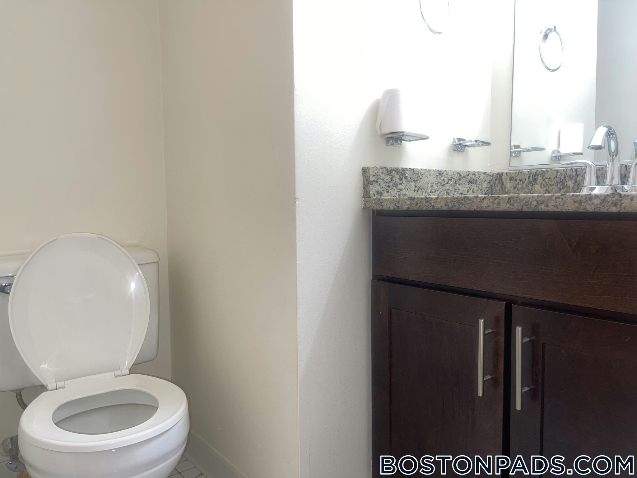 Building Photo - 140 N Beacon St