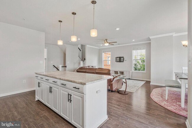 Building Photo - 23286 Southdown Manor Terrace