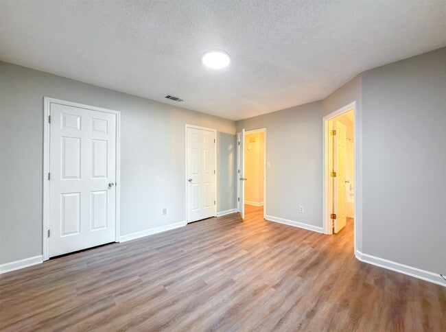 Building Photo - 1556 Twin Lakes Cir