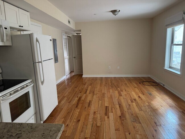Building Photo - 4442 Cresson St