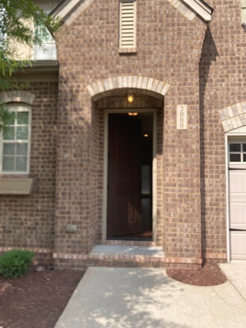 Building Photo - 2000 Bungalow Dr