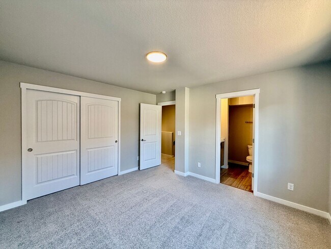 Building Photo - 5217 Palomino Ranch Point