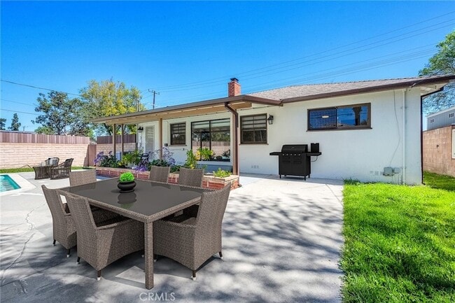 Building Photo - 6139 Tampa Ave