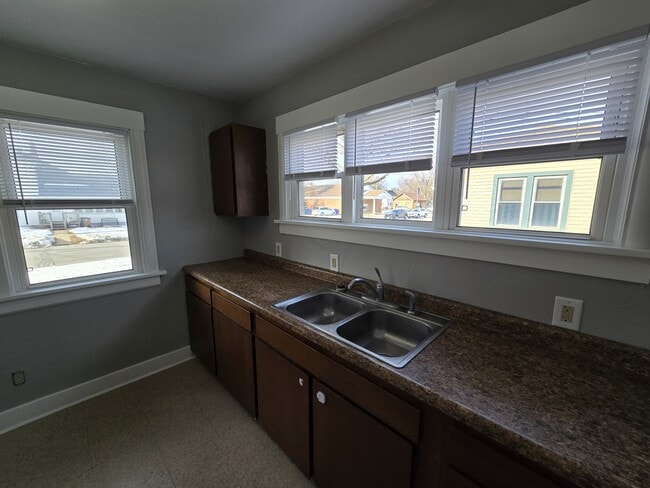 Building Photo - 214 2nd St SW