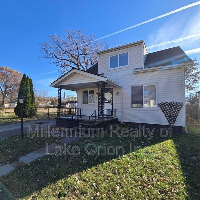 Building Photo - 644 E Meyers Ave