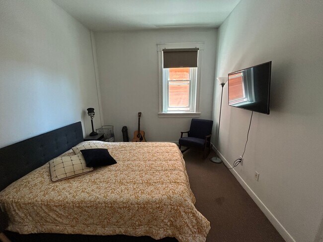 Building Photo - Adorable 1 bdrm/1ba Apartment Located in Richmond's Fan District!