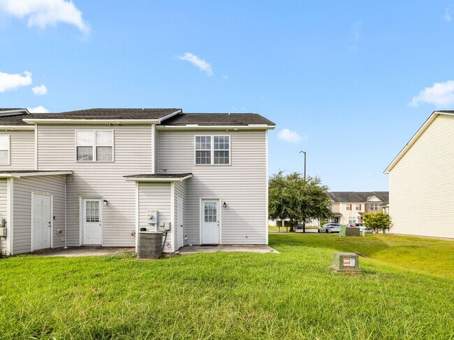 Building Photo - 210 Bridgewood Dr