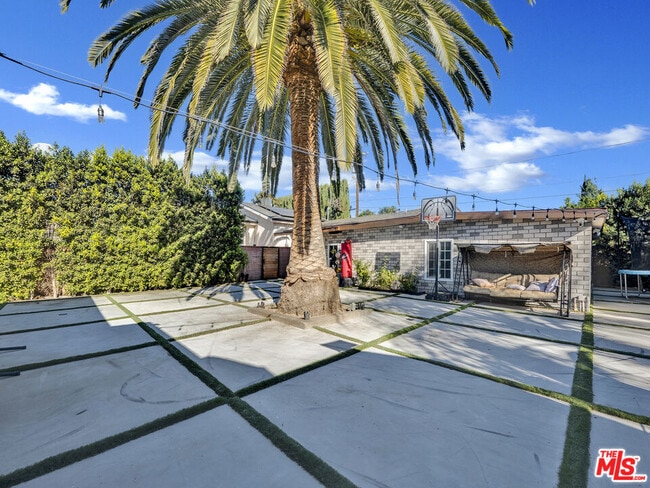 Building Photo - 6842 Ranchito Ave