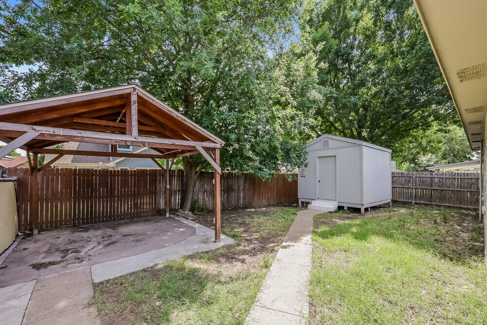 Building Photo - 5909 Northfield Dr