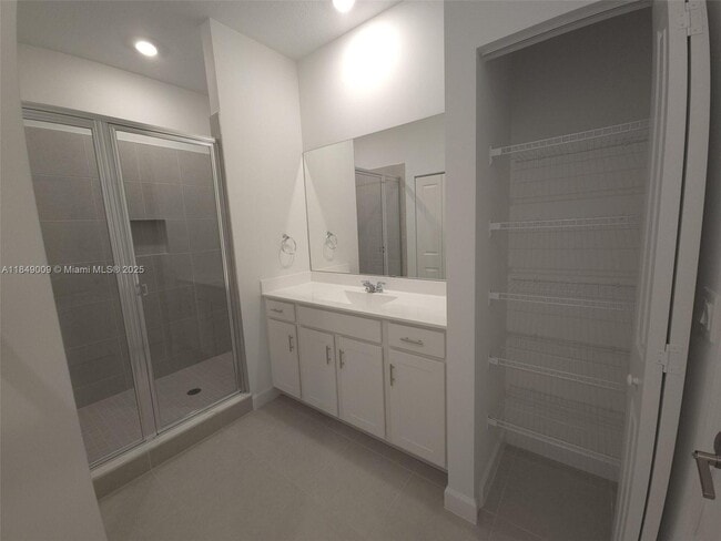 Building Photo - 321 SE Crossoak Ln