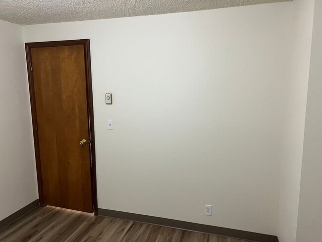 Building Photo - 2 Bedroom in Bethel-Danebo Area