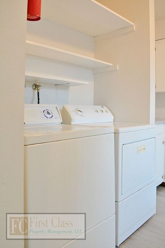 Building Photo - 2725 Maywood Dr