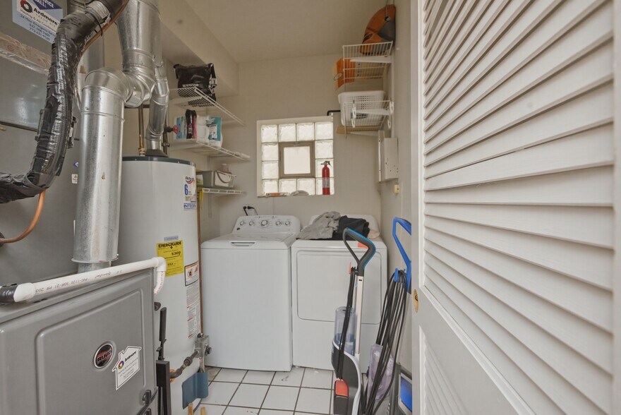 Building Photo - 2035 W Huron St