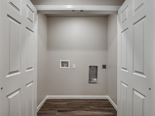 Building Photo - 206 Gray St